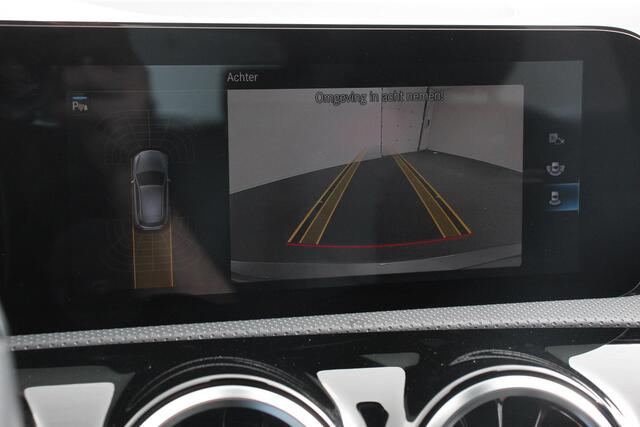 Mercedes-Benz A-KLASSE 200 163pk Automaat Progressive Navigatie Camera Lane Assist Stoelverwarming LED DAB Keyless Go Lichtmetalen Velgen