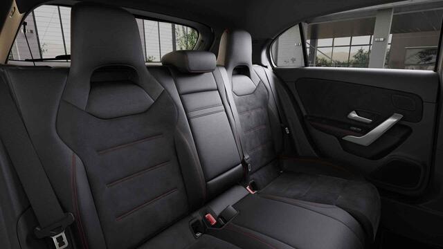 Mercedes-Benz A-KLASSE 180 Business Solution AMG | Panoramaschuifdak | Premium Plus | Nightpakket | 19" Multispaaks AMG velgen | Stoelverwarming | 360° camera | Head-up display |