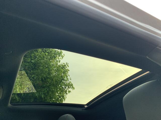 Mercedes-Benz A-KLASSE 180 AMG Aut Panoramadak Nightpakket Widescreen AmbientLight SportLeder Led Camera 18" Pdc