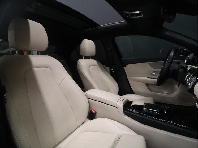 Mercedes-Benz A-KLASSE 180 Sport Luxury [TREKHAAK INKLAPBAAR, SCHUIFKANTELDAK, MEMORY SEATS, BURMESTER SOUND, CAMERA, STOELVERWARMING, VOL LEDER, BLUETOOTH, CRUISE, CLIMATE, NIEUWSTAAT]