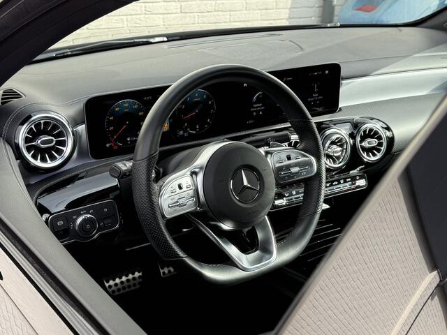 Mercedes-Benz A-KLASSE 200 Business Solution AMG | Pano | Ambient Light | LED | CarPlay | 19 inch