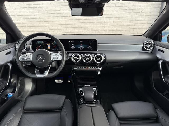 Mercedes-Benz A-KLASSE 200 Business Solution AMG | Pano | Ambient Light | LED | CarPlay | 19 inch