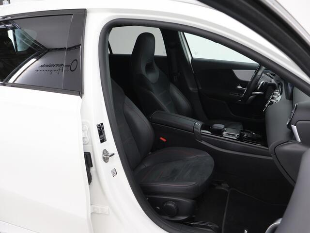 Mercedes-Benz A-KLASSE 180 Business Solution AMG | Night | Panoramadak | Stoelverwarming | Sfeerverlichting |