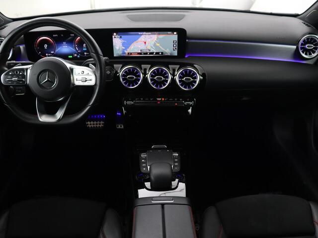 Mercedes-Benz A-KLASSE 250e AMG | Panoramadak | Trekhaak | Memory | Matrix LED | Sfeerverlichting | Leder/Alcantara | Stoelverwarming | Keyless | Camera | Navigatie | Widescreen | PHEV | Plug In