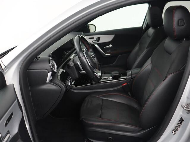 Mercedes-Benz A-KLASSE 200 AMG | Panoramadak | Carplay | Memory | Matrix LED | Leder/Alcantara | Keyless | Sfeerverlichting | Camera | Park Assist | Navigatie | Widescreen