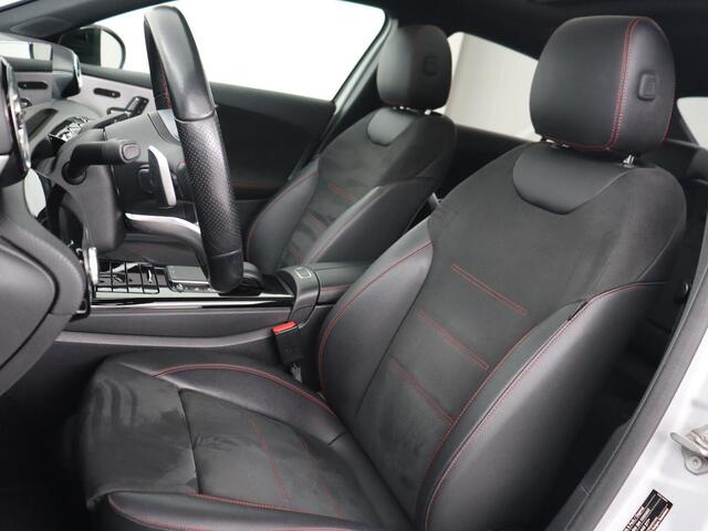 Mercedes-Benz A-KLASSE 200 AMG | Panoramadak | Carplay | Memory | Matrix LED | Leder/Alcantara | Keyless | Sfeerverlichting | Camera | Park Assist | Navigatie | Widescreen