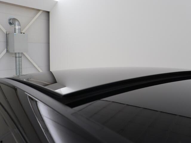 Mercedes-Benz A-KLASSE 160 AMG | Panoramadak | Carplay | Matrix LED | Memory | Stoelverwarming | Leder/Alcantara | Sfeerverlichting | Keyless | Widescreen | Navigatie | Camera