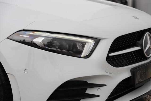 Mercedes-Benz A-KLASSE 200 Business Solution AMG Night 164PK Automaat 19 inch Panoramadak Massage Sfeerverlichting Widescreen Multibeam LED Navigatie Achteruitrijcamera Elektrische Stoelen