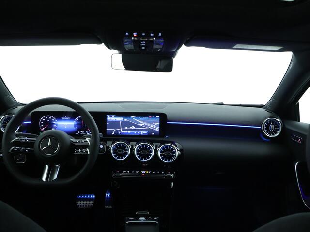 Mercedes-Benz A-KLASSE 250 e Business Solution AMG | Trekhaak | Nightpakket | parkeerpakket met achteruitrijcamera | Verwarmde stoelen vooraan | Antidiefstalpakket URBAN GUARD PLUS | KEYLESS GO-comfortpakket | Extra USB-poorten |