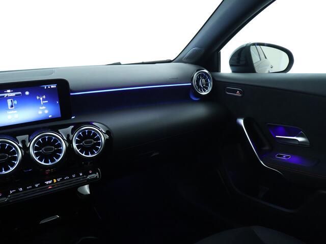 Mercedes-Benz A-KLASSE 250 e Business Solution AMG | Trekhaak | Nightpakket | parkeerpakket met achteruitrijcamera | Verwarmde stoelen vooraan | Antidiefstalpakket URBAN GUARD PLUS | KEYLESS GO-comfortpakket | Extra USB-poorten |