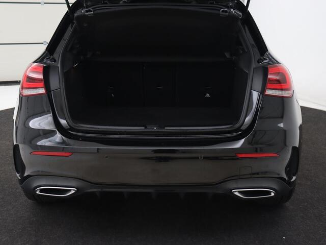 Mercedes-Benz A-KLASSE 250e AMG Night | Carplay | Stoelverwarming | Camera | Half leder | Navigatie | Full LED | Climate control | Cruise control | Getint glas | PHEV | Plug In