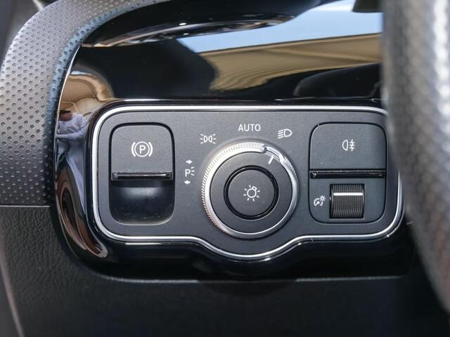 Mercedes-Benz A-KLASSE 250e AMG Line ** HP-LED, NAVI+, PANORAMA, NIGHT, ACC, 19-inch LMV, AMBIENTE ** 1e EIG - UNFALLFREI ** ** INFORMEER OOK NAAR ONZE AANTREKKELIJKE FINANCIAL-LEASE TARIEVEN **