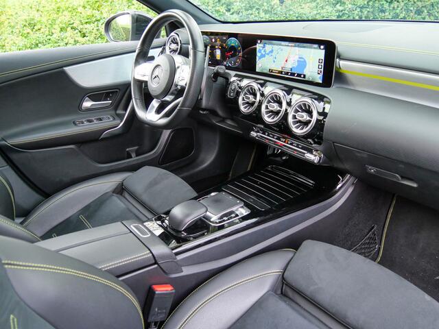 Mercedes-Benz A-KLASSE 200 AMG Edition One | PANODAK | CAMERA | NAVIGATIE |