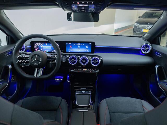 Mercedes-Benz A-KLASSE Hatchback 250 e Business Solution AMG Panorama dak