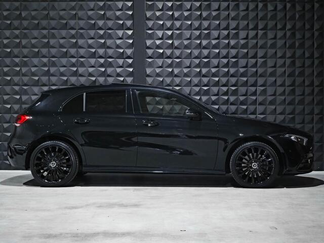 Mercedes-Benz A-KLASSE 250 e AMG Line |19"| Pano | Wide Screen | Camera | Sfeerverlichting | All Black |