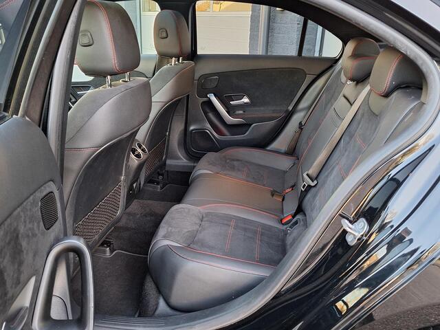 Mercedes-Benz A-KLASSE 250 e AMG Line | Premium | Night pakket | Panoramadak | Achteruitrijcamera | Stoelverwarming | Multibeam LED | Sfeerverlichting | Dodehoekassistentie | Keyless-GO