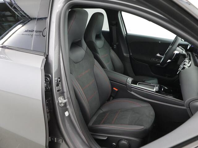 Mercedes-Benz A-KLASSE 250e Business Solution AMG | Panoramaschuifdak | Night | Multibeam Led | Achteruitrijcamera | Afneembare trekhaak |