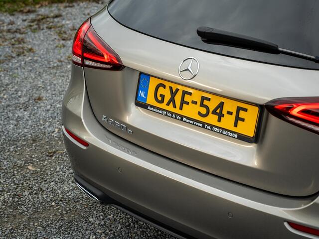 Mercedes-Benz A-KLASSE 250 e Premium Plus