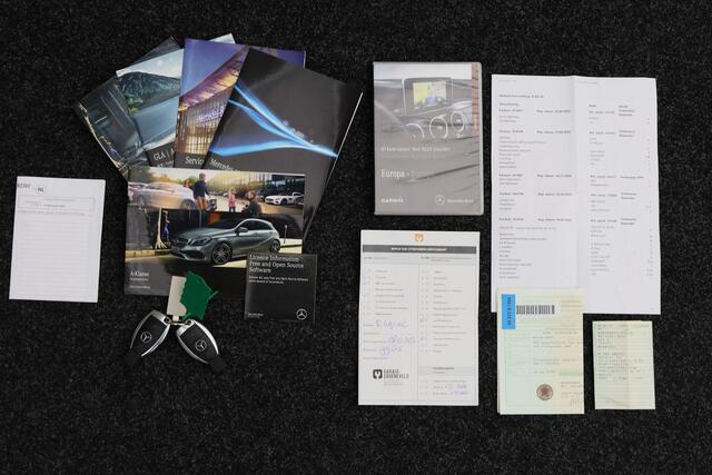 Mercedes-Benz A-KLASSE 250 Sport 4MATIC Prestige 2017 | Panoramadak | Cruise Control | Carplay | Parkeersensoren | Navigatie | Goed Onderhouden | 2 Sleutels | Half Leder | Documentatie | Airco | Multifunctioneel Stuurwiel