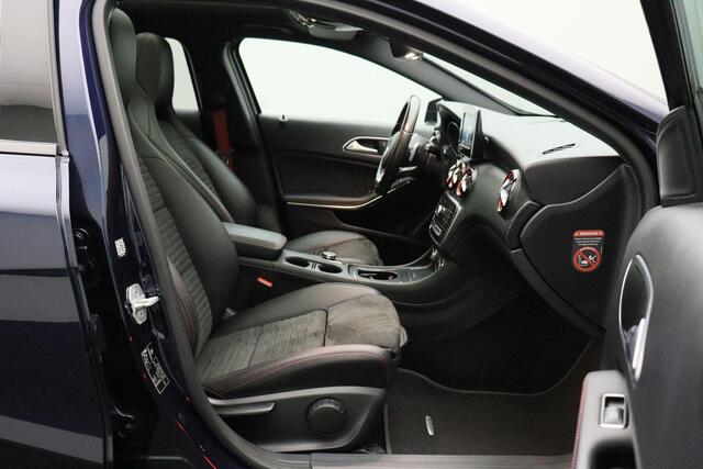 Mercedes-Benz A-KLASSE 250 Sport 4MATIC Prestige 2017 | Panoramadak | Cruise Control | Carplay | Parkeersensoren | Navigatie | Goed Onderhouden | 2 Sleutels | Half Leder | Documentatie | Airco | Multifunctioneel Stuurwiel