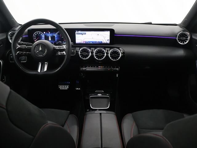 Mercedes-Benz A-KLASSE 250 e AMG Line | Panoramadak | Stoelverwarming | Achteruitrijcamera |