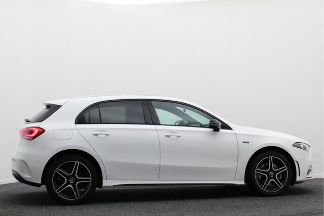 Mercedes-Benz A-KLASSE 250 e Business Solution AMG Limited Camera, Sfeerverlichting, Apple Carplay, LED, Cruise, PDC