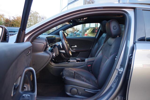 Mercedes-Benz A-KLASSE 180 Automaat AMG-Line Business Solution, Panoramadak, LED, Camera, Carplay