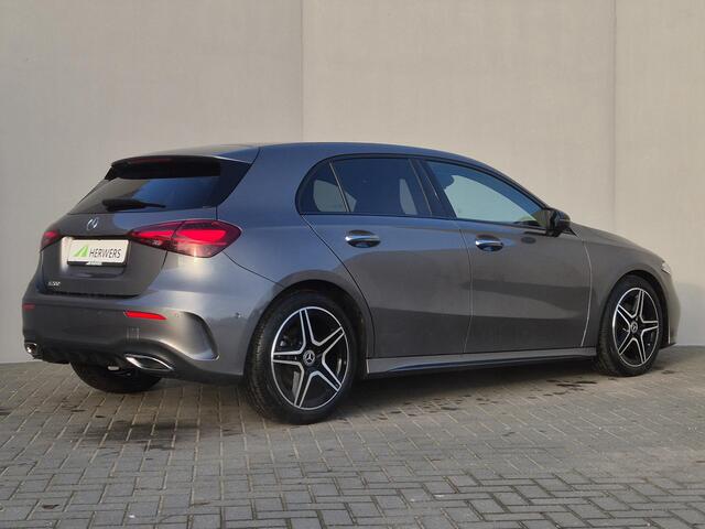 Mercedes-Benz A-KLASSE 200 AMG Line Automaat / Trekgewicht 1600 Kg / Stoelverwarming / Achteruitrijcamera / Navigatie / Keyless Entry/Start / Adaptief CC / Climate control / Parkeersensoren voor en achter /