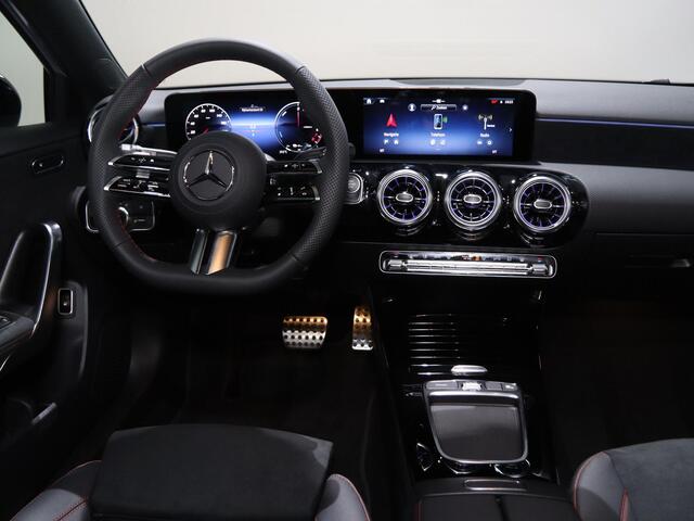 Mercedes-Benz A-KLASSE 250e Business Solution AMG | Panoramaschuifdak | Stoelverwarming | Achteruitrijcamera | MULTIBEAM LED | Nightpakket |
