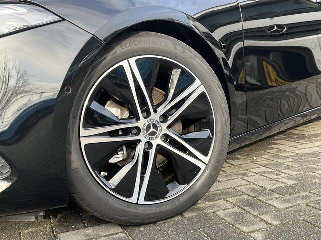 Mercedes-Benz A-KLASSE 180 Star Edition Luxury | Panoramadak | Apple CarPlay | Android Auto | Donkergetint Glas Achter | Sfeerverlichting | Stoelverwarming | Achteruitrijcamera | Parkeersensoren | Elektrisch Inklapbare Buitenspiegels