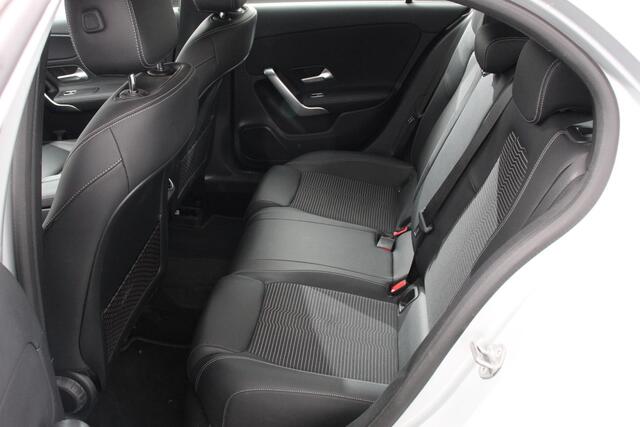 Mercedes-Benz A-KLASSE 180 Progressive 7-DCT | Navigatie | Climate Control | Virtual Cockpit | Stoelverwarming | 17" Lichtmetalen velgen | Parkeer sensoren | Cruise Control