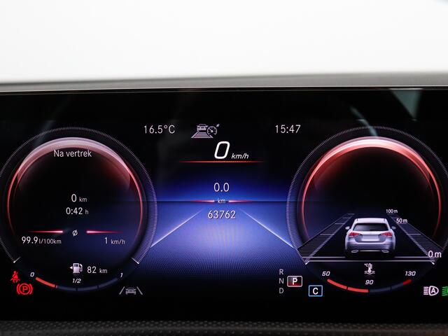 Mercedes-Benz A-KLASSE 200 AMG Line (Panodak / ACC / Full Led / Distronic+ / Carplay / 19 Inch / Digi dash)