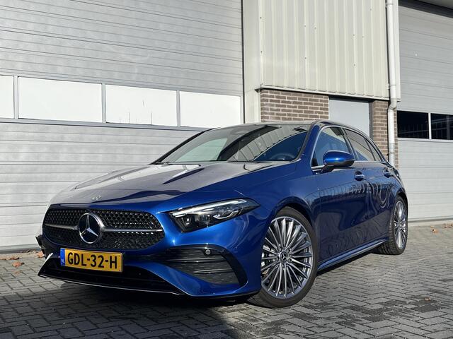 Mercedes-Benz A-KLASSE 180 Star Edition AMG | Panoramadak | Winter Pakket | Dodehoekassistent | MULTIBEAM LED Koplampen | Donkergetint Glas Achter | Stoelverwarming | Stuurverwarming | Sfeerverlichting | Elektrisch Inklapbare Buitenspiegels | Achteruitrijcamera | Parkeersensore