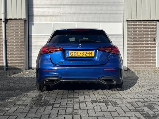 Mercedes-Benz A-KLASSE 180 Star Edition AMG | Panoramadak | Winter Pakket | Dodehoekassistent | MULTIBEAM LED Koplampen | Donkergetint Glas Achter | Stoelverwarming | Stuurverwarming | Sfeerverlichting | Elektrisch Inklapbare Buitenspiegels | Achteruitrijcamera | Parkeersensore
