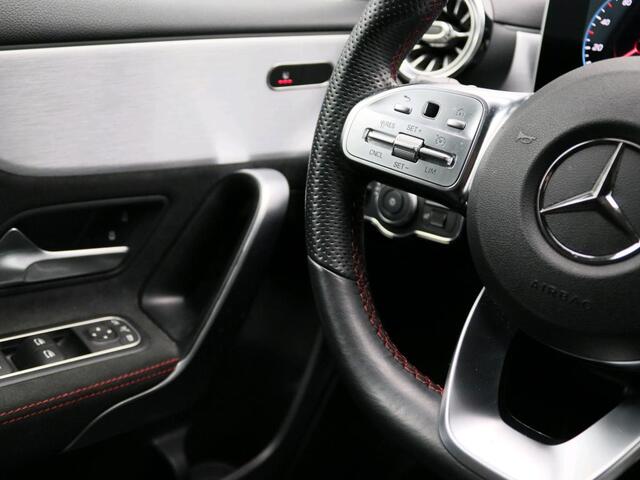 Mercedes-Benz A-KLASSE 180 Business Solution AMG AMG Line | Night Pakket | Panorama Schuif-Kanteldak |Sfeerverlichting | Ledkoplampen | Apple CarPlay | Achteruitrijcamera. Inclusief 24 maanden Mercedes-Benz Certified garantie voor Europa.