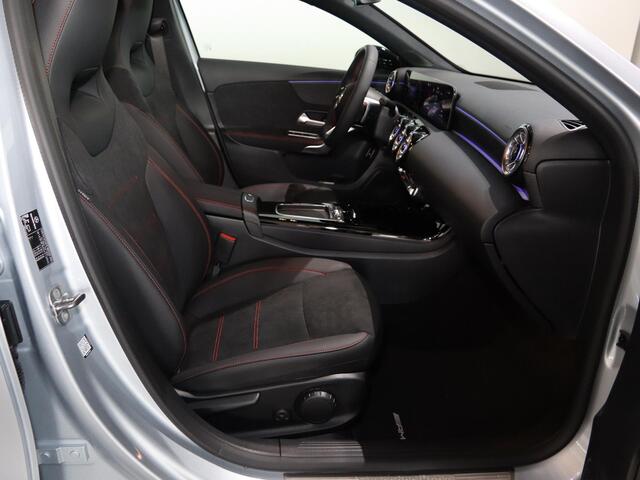 Mercedes-Benz A-KLASSE 250e Star Edition Luxury Line | Panoramaschuifdak | Night | Stoelverwarming voor | Achteruitrijcamera