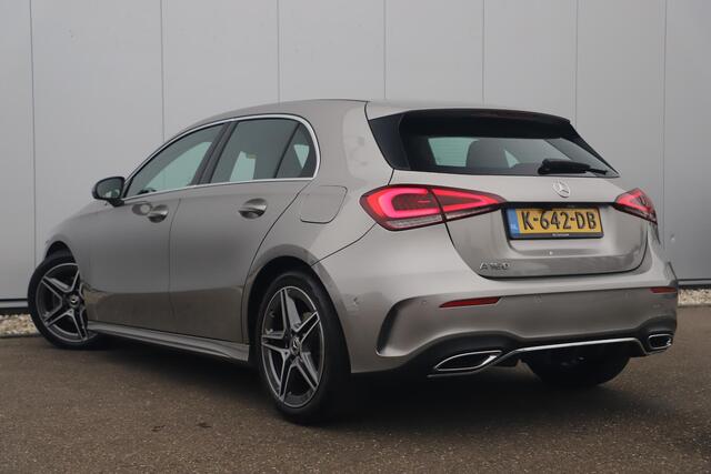 Mercedes-Benz A-KLASSE 160 AMG Line Widescreen Full LED Half Leder Sportstoelen Navigatie Camera Clima Lane Assist Cruise Parkeersensors 18 inch AMG LMV