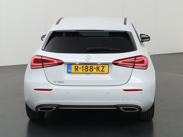 Mercedes-Benz A-KLASSE 180 Luxury Line | Getint glas | Premium pack | Stoelverwarming | Apple Carplay |