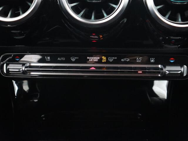 Mercedes-Benz A-KLASSE 250e AMG Limited | Carplay | Stoelverwarming | Leder/Alcantara | Widescreen | Sfeerverlichting | Navigatie | Camera | Full LED | Park Assist | PHEV | Plug In