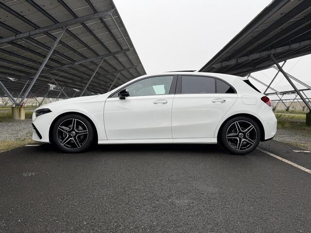 Mercedes-Benz A-KLASSE 180 Business Solution AMG | Night | Panoramadak | Sfeerverlichting | Stoelverwarming | Parkeercamera |