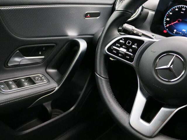 Mercedes-Benz A-KLASSE 160 Business Solution Luxury Led Lights | Apple CarPlay | Achteruitrijcamera | Stoelverwarming Voor | Spiegelpakket. Inclusief 24 maanden MB Certified garantie voor Europa.