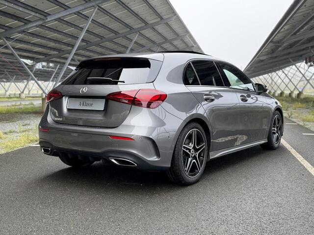 Mercedes-Benz A-KLASSE 180 Business Solution AMG | Night | Panoramaschuifdak | Sfeerverlichting | Achteruitrijcamera | MULTIBEAM LED | Stoelverwarming |