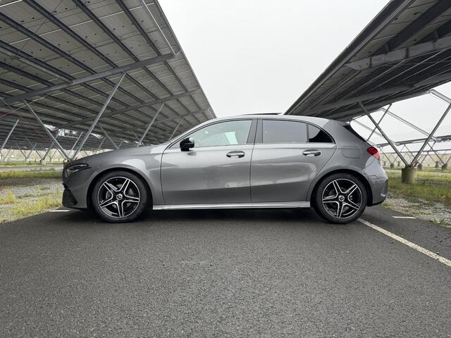Mercedes-Benz A-KLASSE 180 Business Solution AMG | Night | Panoramaschuifdak | Sfeerverlichting | Achteruitrijcamera | MULTIBEAM LED | Stoelverwarming |