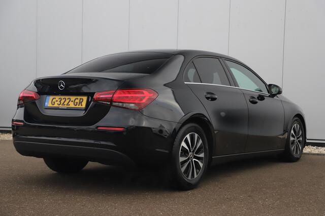 Mercedes-Benz A-KLASSE 180 d Business Solution Automaat Half Leder Sportstoelen Widescreen Navigatie Carplay Android Clima Cruise Achteruitrijcamera Getint Glas