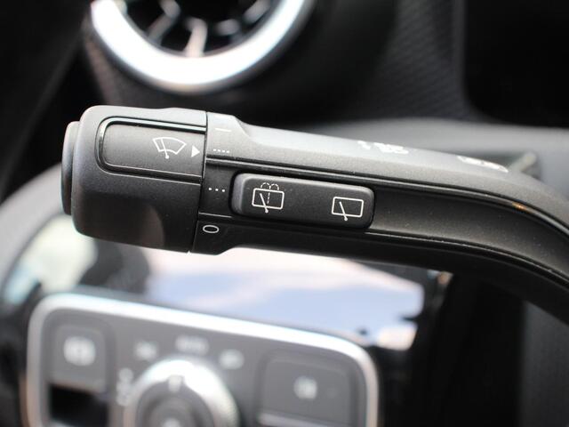 Mercedes-Benz A-KLASSE 200 163pk DCT Progressive | DEMO ! | Navigatie Parkeersensoren Camera Cruise Control Stoelverwarming Ledverlichting Climate Control