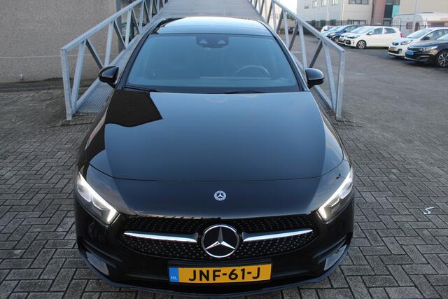 Mercedes-Benz A-KLASSE 220 4MATIC Automaat Panoramadak/Sfeerverlichting/Achteruitrijcamera/Stoelverwarming/Led koplampen/Cruise control/Inklapbare spiegels