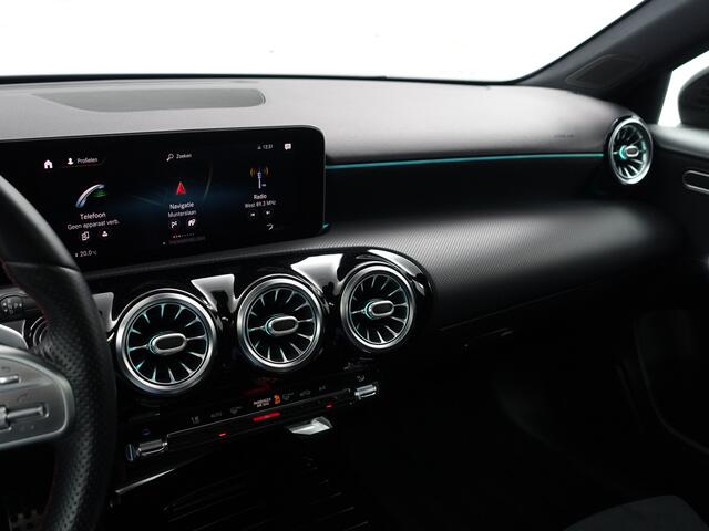 Mercedes-Benz A-KLASSE 200 AMG Tiffany Premium Plus Aut- 19dkm, Panoramadak, Sfeerverlichting, Camera, Stoelverwarming, Custom