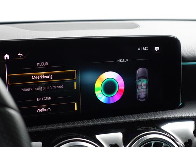 Mercedes-Benz A-KLASSE 200 AMG Tiffany Premium Plus Aut- 19dkm, Panoramadak, Sfeerverlichting, Camera, Stoelverwarming, Custom