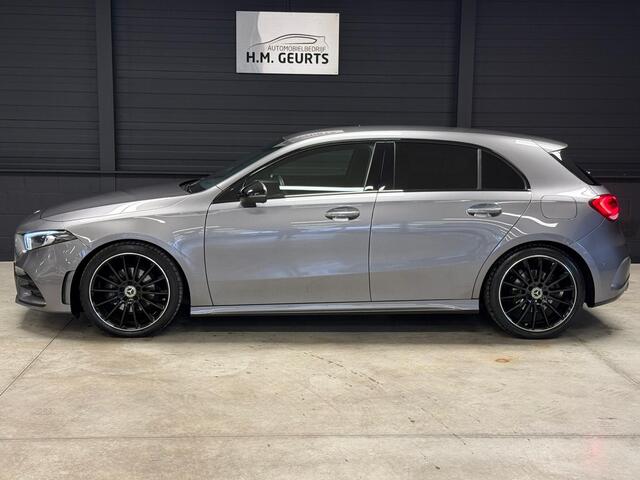 Mercedes-Benz A-KLASSE 200 AMG Line Navi Camera Night Pack 19Inch Led 60.000dkm! Nieuwe Staat!