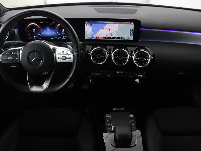 Mercedes-Benz A-KLASSE 250e AMG Limited | Carplay | Stoelverwarming | Camera | Leder/Alcantara | Sfeerverlichting | Navigatie | Park Assist | Full LED | DAB | Widescreen | Climate control | PHEV | Plug In